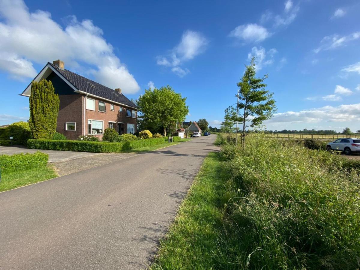 Huis Bij Het Water Met Sloepje Jutrijp Exterior foto