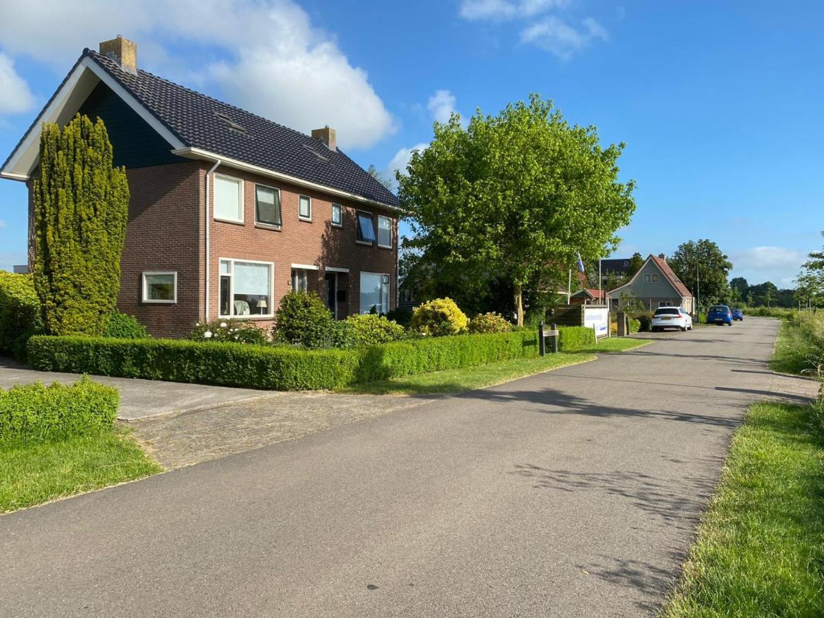 Huis Bij Het Water Met Sloepje Jutrijp Exterior foto
