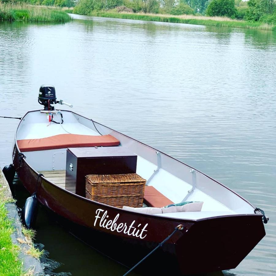 Huis Bij Het Water Met Sloepje Jutrijp Exterior foto