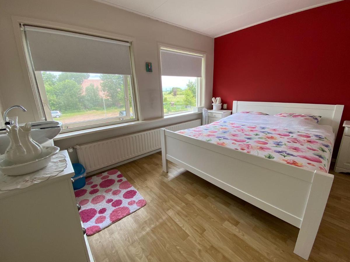 Huis Bij Het Water Met Sloepje Jutrijp Exterior foto