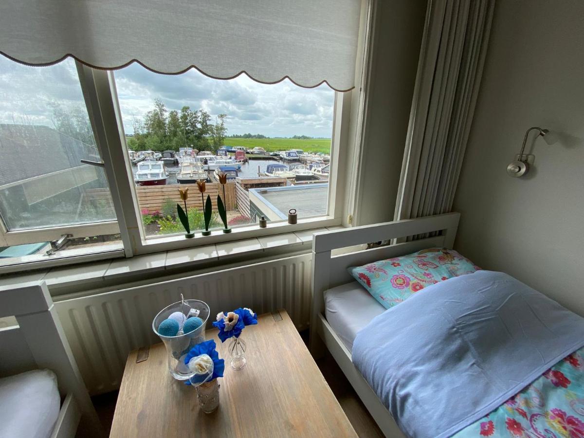 Huis Bij Het Water Met Sloepje Jutrijp Exterior foto